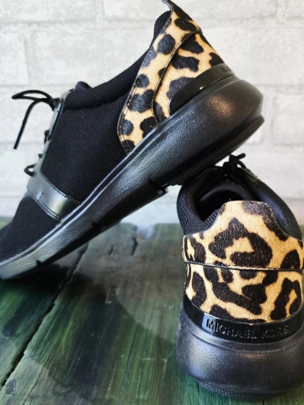๐ Michael Kors Calf Hair Leopard Animal Print Sneakers Ex Con sz 8.5 supportive - Picture 3 of 8